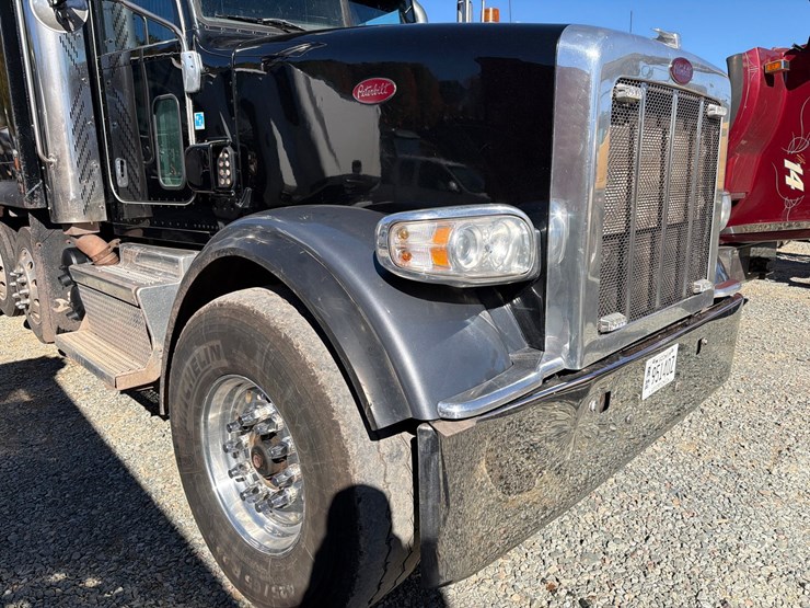 2019-peterbilt-367-image-41