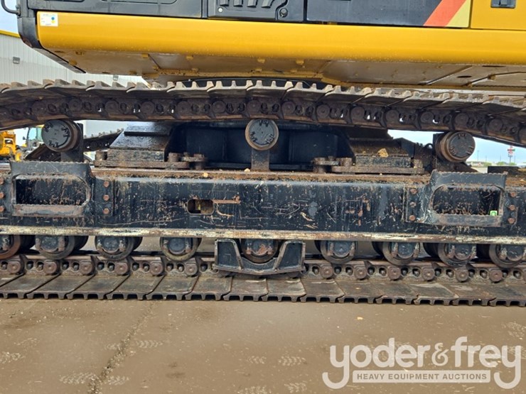 2020-caterpillar-352-image-10