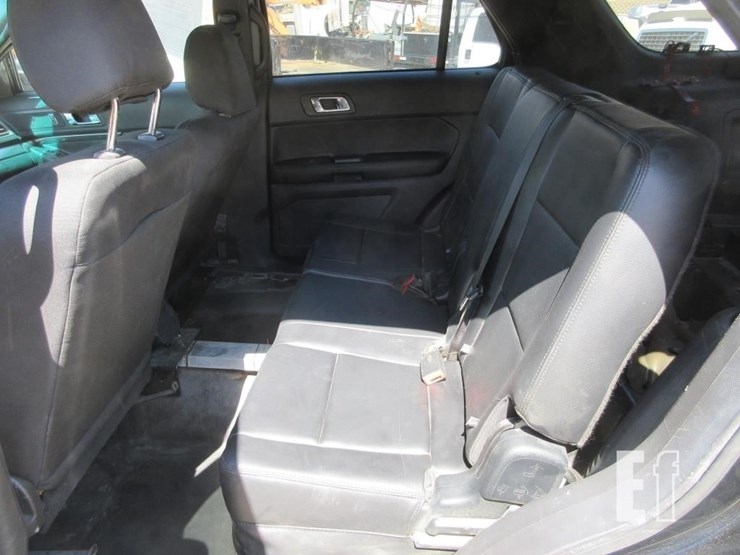 2015-ford-explorer-image-12