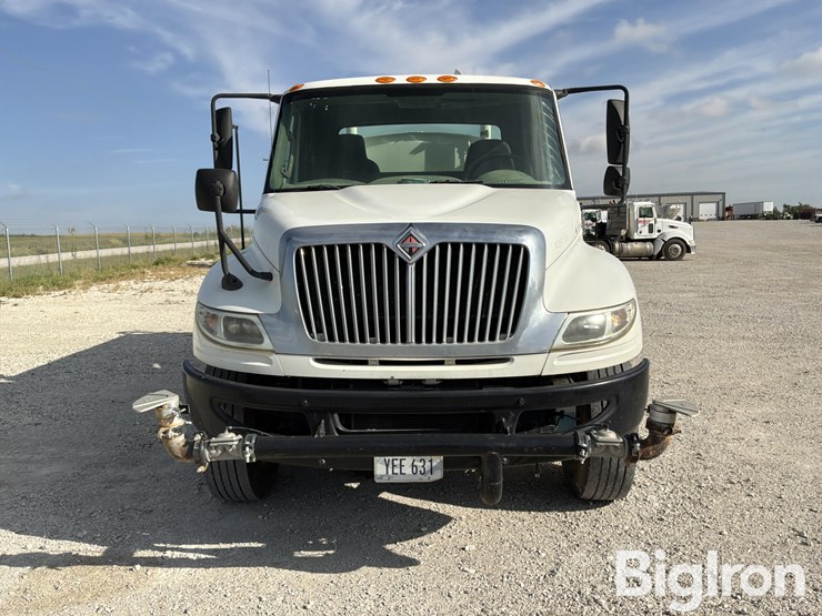 2012-international-durastar-4400-image-2