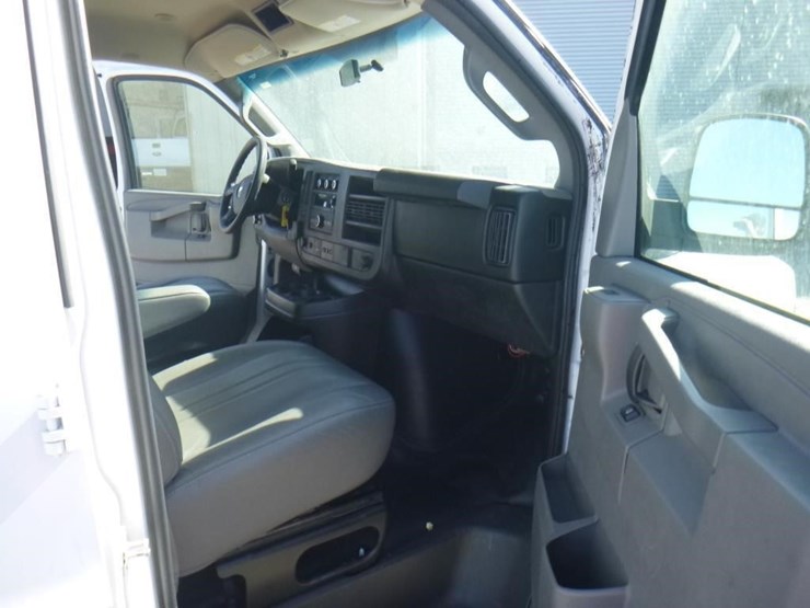 2016-chevrolet-express-2500-image-6