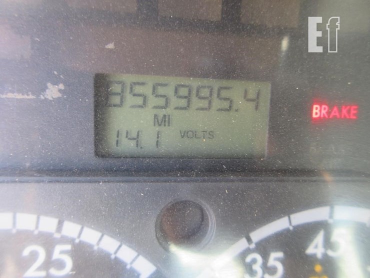 2013-freightliner-cascadia-125-image-32
