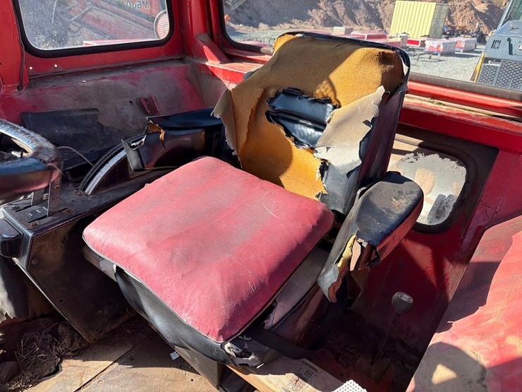 massey-ferguson-1135-image-42