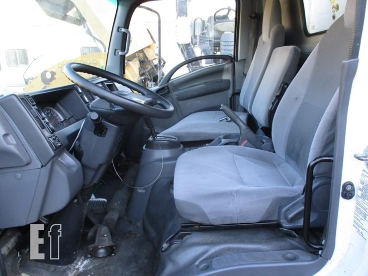 2016-isuzu-nqr-image-8