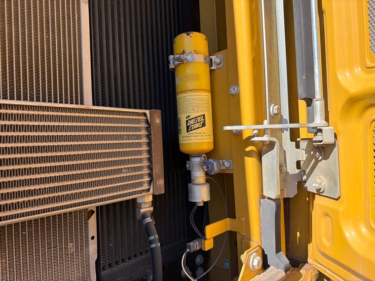 2013-caterpillar-c9-image-17