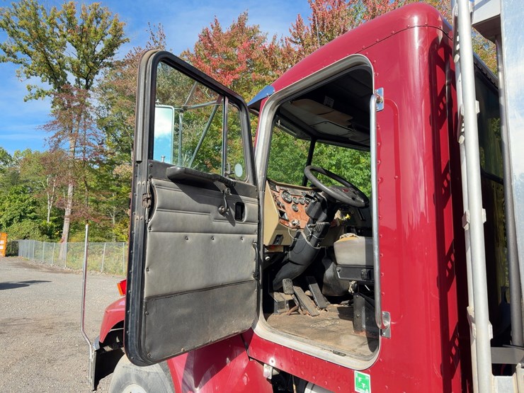 2001-peterbilt-330-image-20