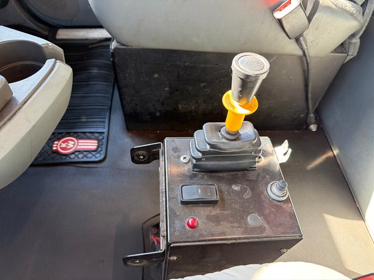 2016-kenworth-t880-image-73