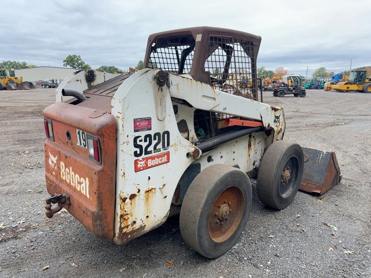 2010-bobcat-s220-image-5