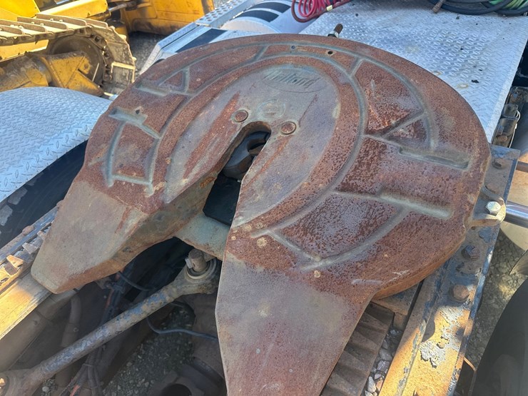 2011-caterpillar-c15-image-21