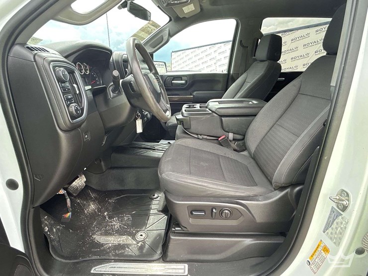 2022-chevrolet-silverado-2500-image-12