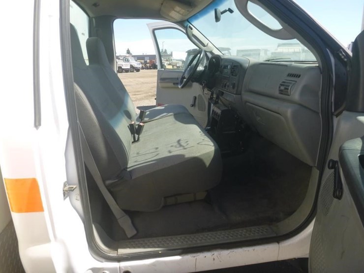 2005-ford-f450-image-18