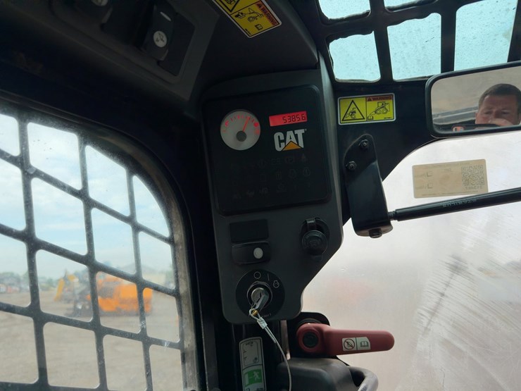2013-caterpillar-262c2-image-22