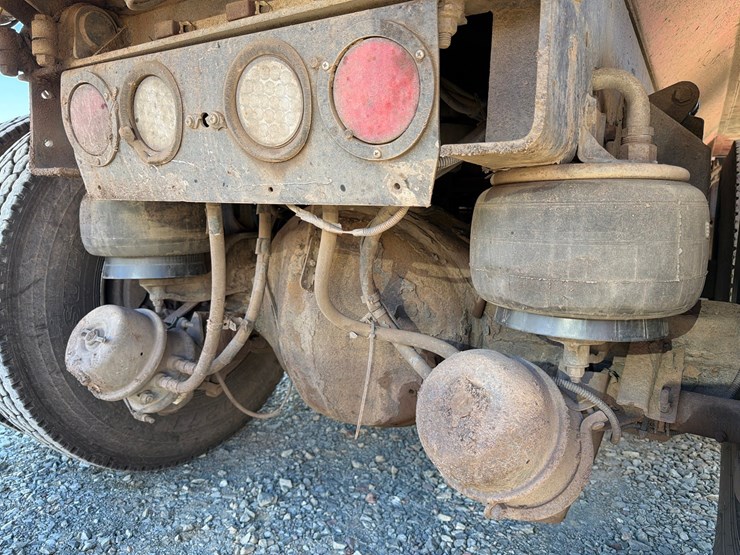 2016-kenworth-t880-image-28