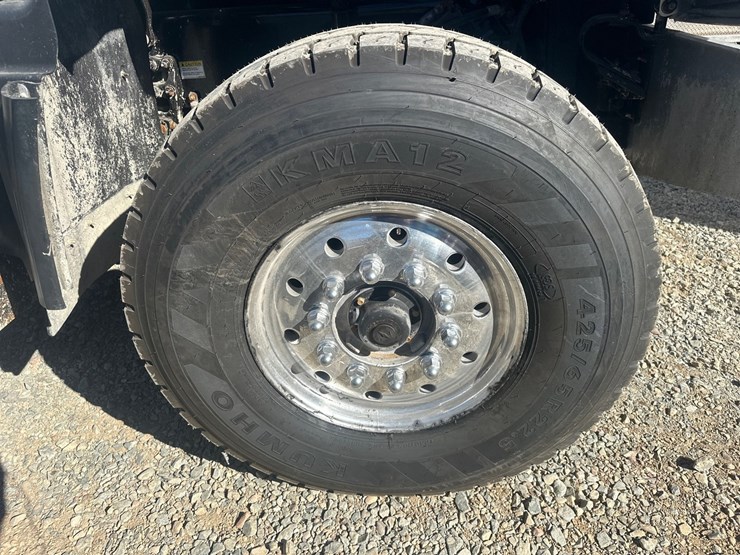 2015-freightliner-114sd-image-61