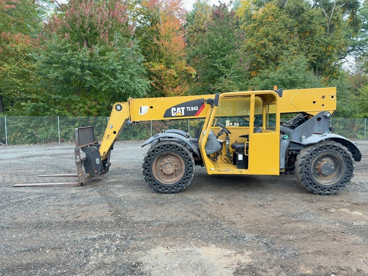 2011-caterpillar-tl943-image-2