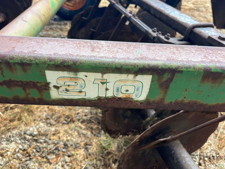 john-deere-210-image-27