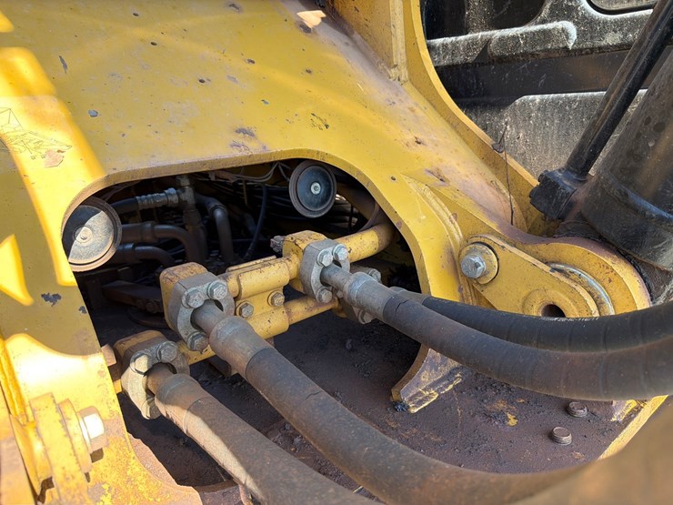 2013-caterpillar-c9-image-29