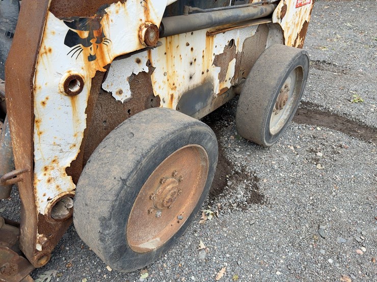 2009-bobcat-s220-image-14