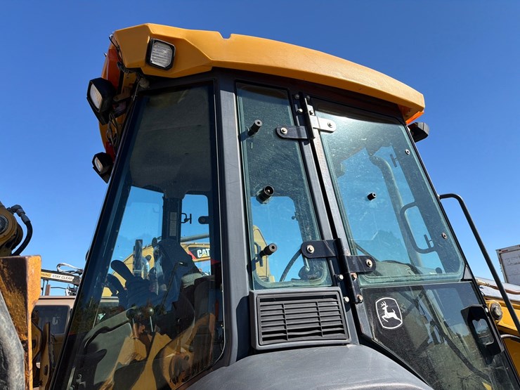 2005-deere-310sg-image-39