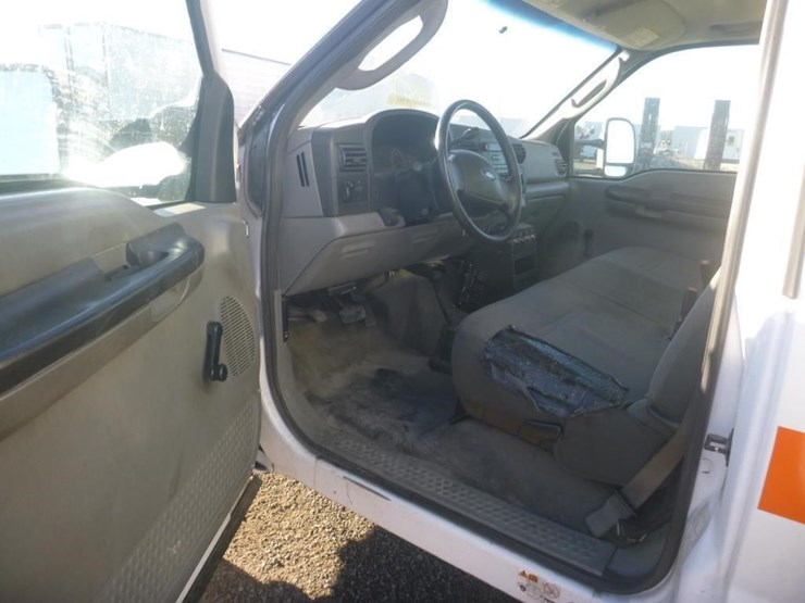 2005-ford-f450-image-15