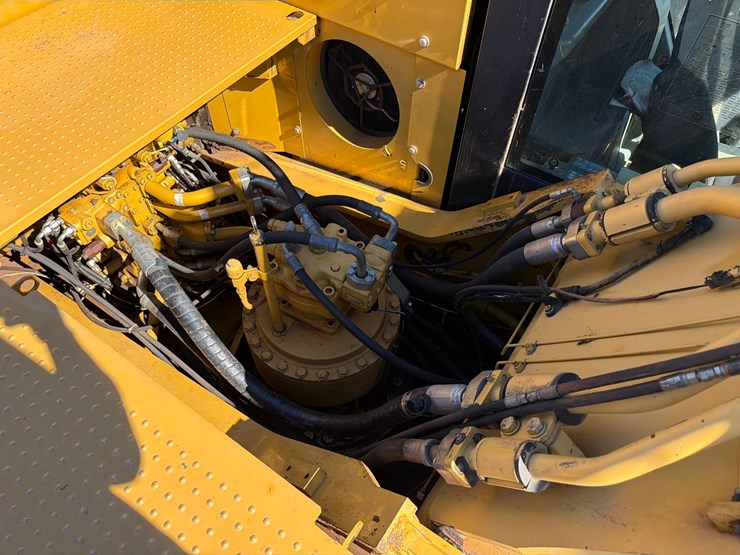 2013-caterpillar-c9-image-38