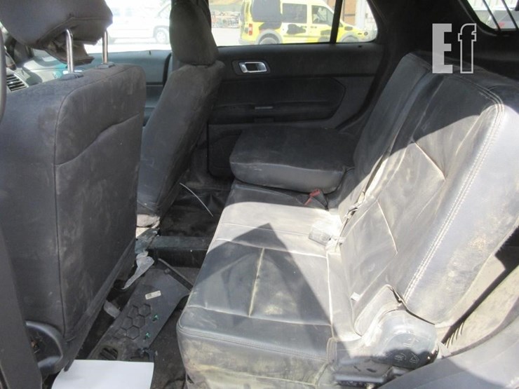 2015-ford-explorer-image-11