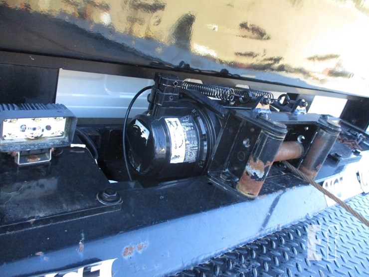 2012-hino-268-image-17