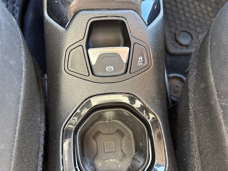 2016-jeep-renegade-image-46