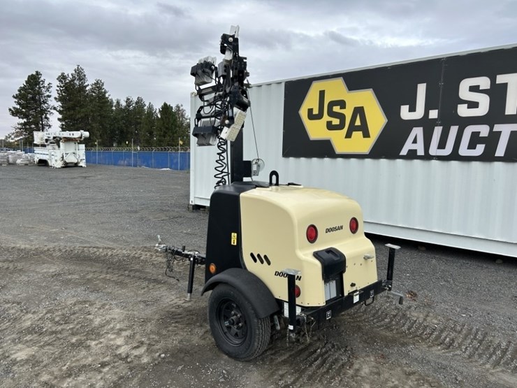 2021-doosan-6kw-towable-light-tower-image-3
