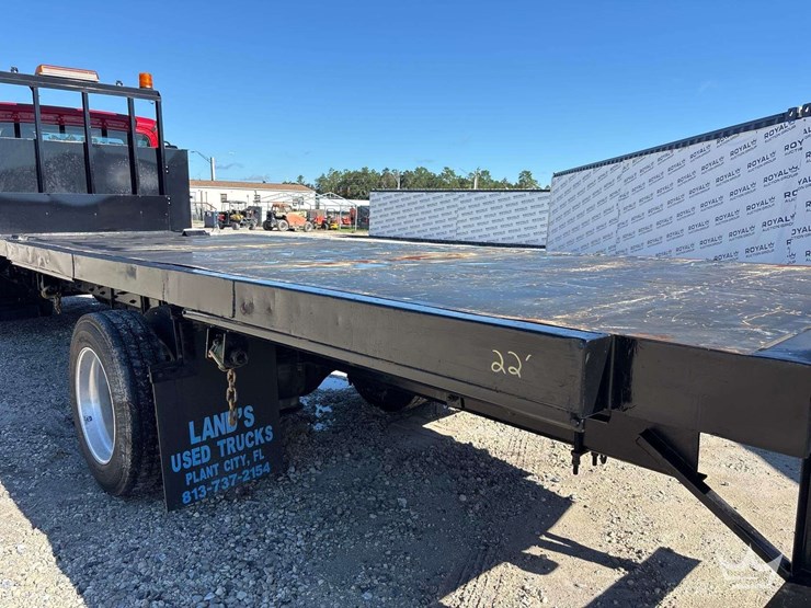2018-freightliner-m2-106-image-20