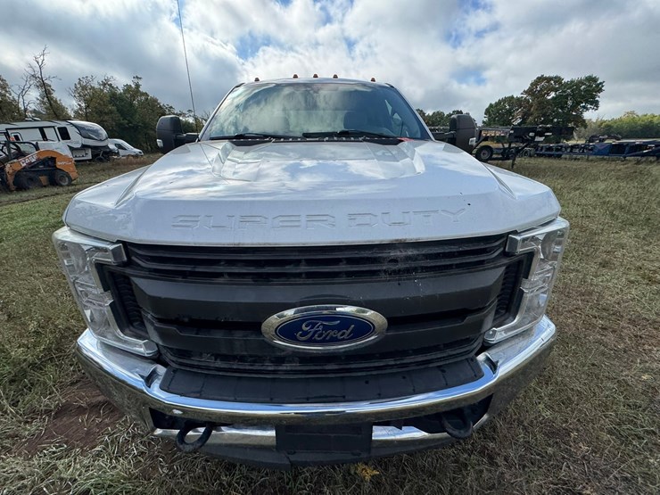 2019-ford-f350-xl-image-26