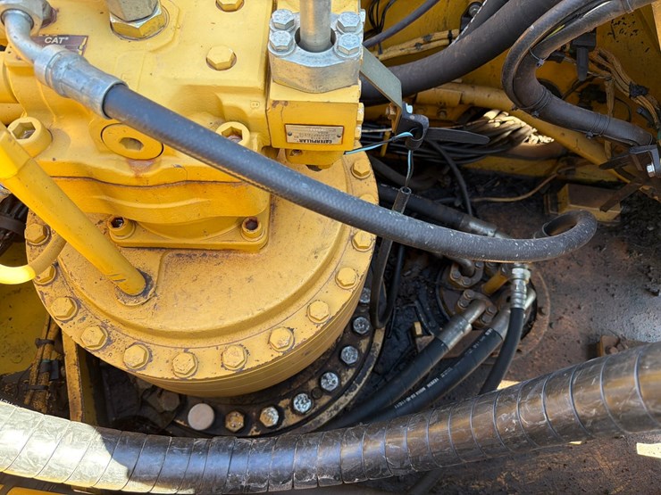 2013-caterpillar-c9-image-41