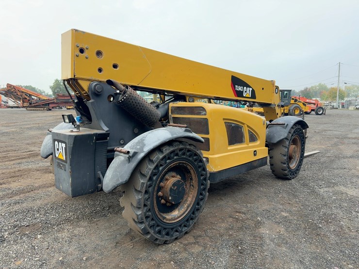2011-caterpillar-tl943-image-5