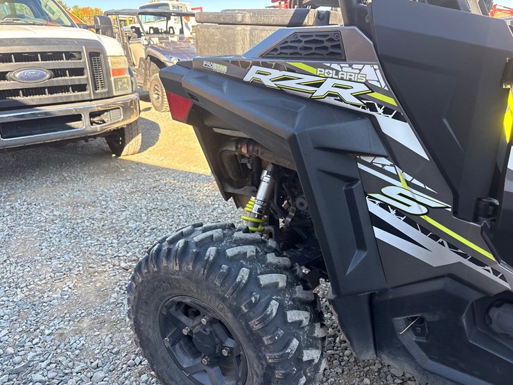 2017-polaris-rzr-900-image-16