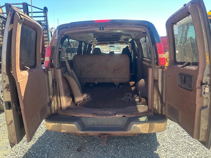 2005-chevrolet-express-3500-image-21