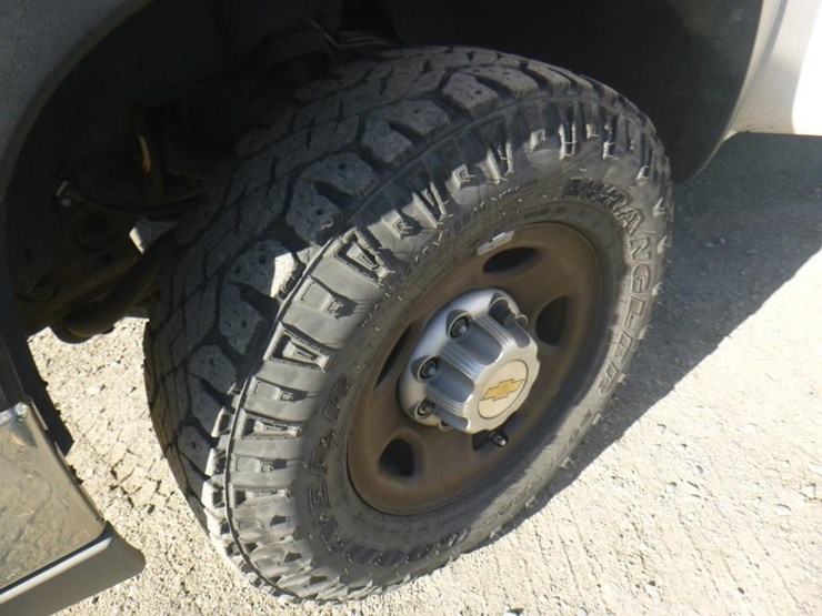 2003-chevrolet-2500hd-image-13