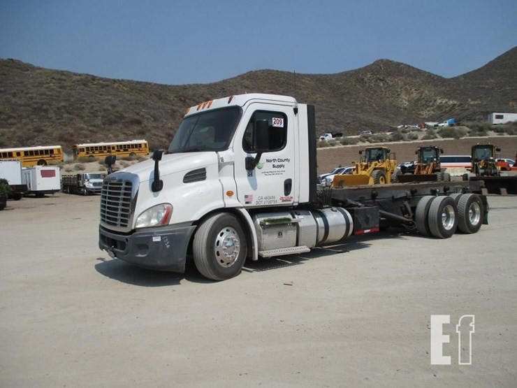 2012-freightliner-cascadia-113-image-1