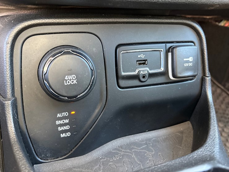 2016-jeep-renegade-image-45