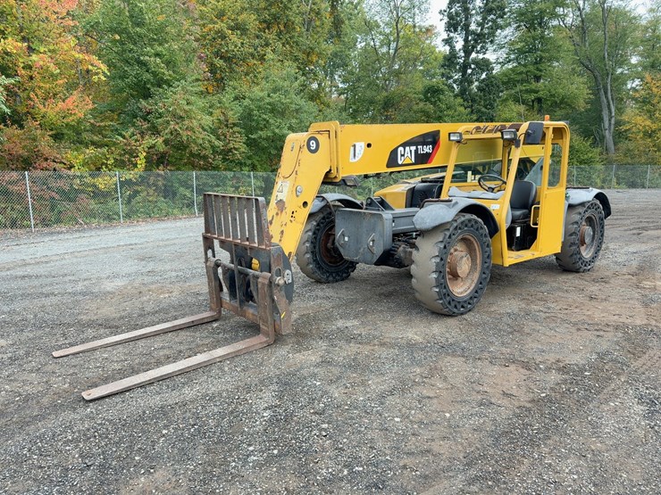 2011-caterpillar-tl943-image-1