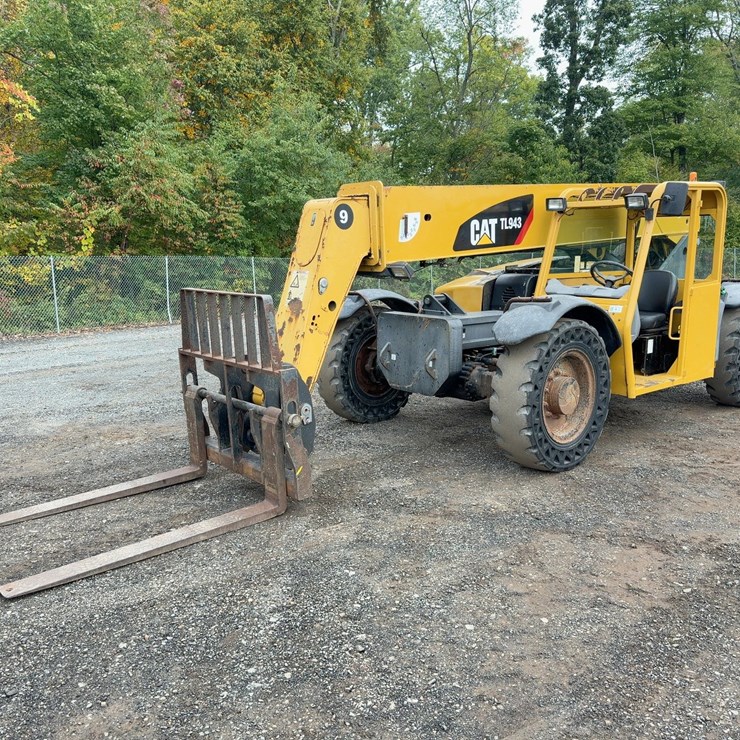 2011 CATERPILLAR TL943
