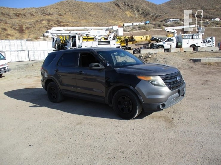 2015-ford-explorer-image-2