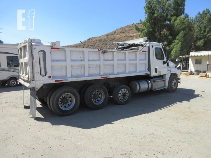 2013-freightliner-cascadia-125-image-3
