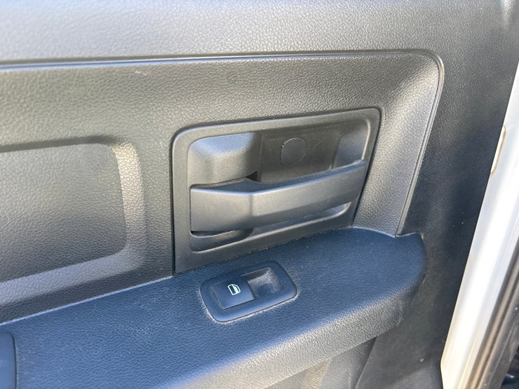 2019-ram-1500-classic-image-41