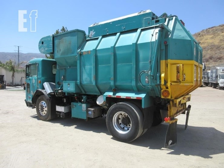 2009-peterbilt-320-image-4