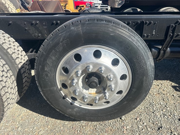 2015-freightliner-114sd-image-59