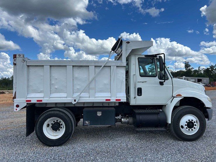 2009-international-durastar-4400-image-6