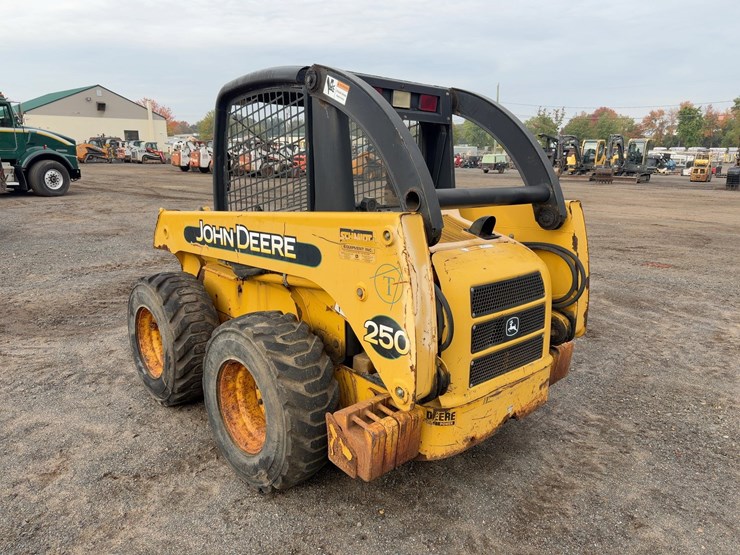 2002-john-deere-250-image-3