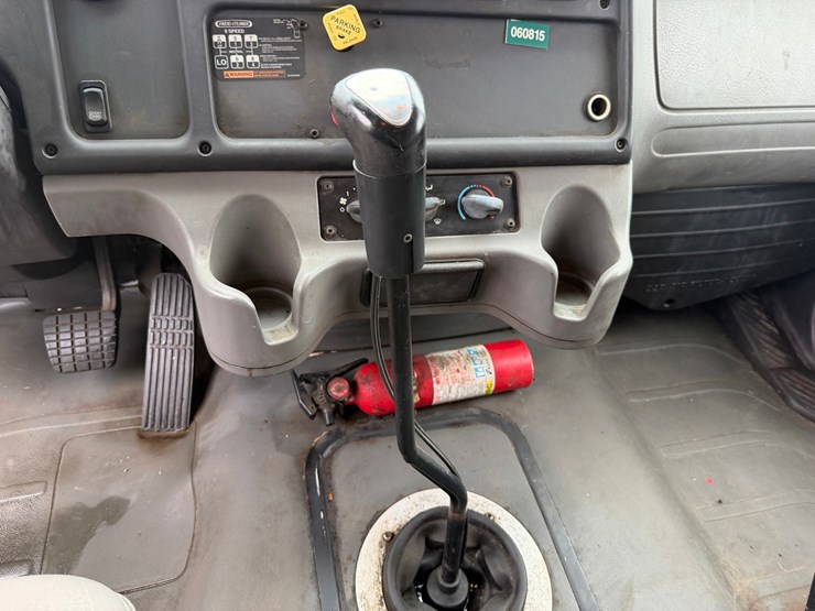 2006-freightliner-m2-106-image-49