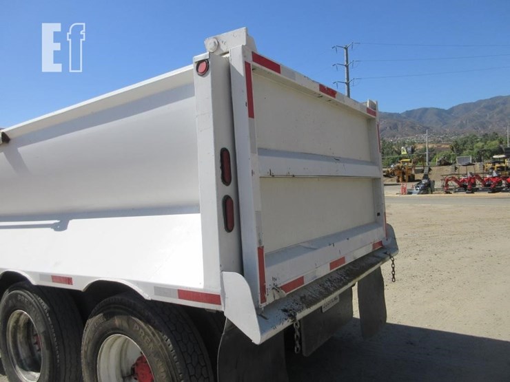 2013-freightliner-cascadia-125-image-25