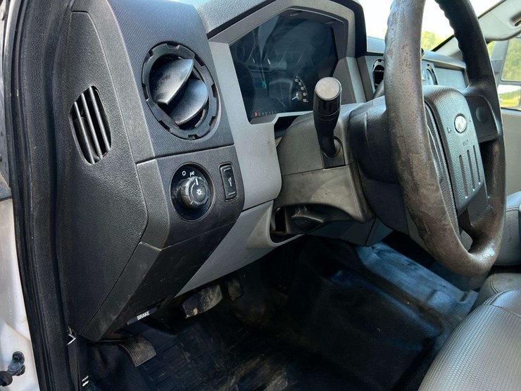 2015-ford-f550-image-11